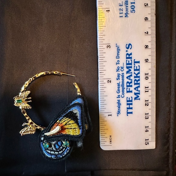 Hoop Pierced Earrings - Picture 3 of 3